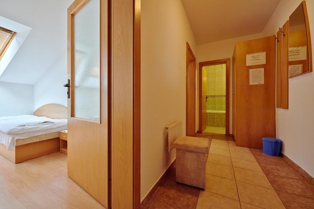 Penzion A Restauracia U Jelena Stara Lubovna Room photo